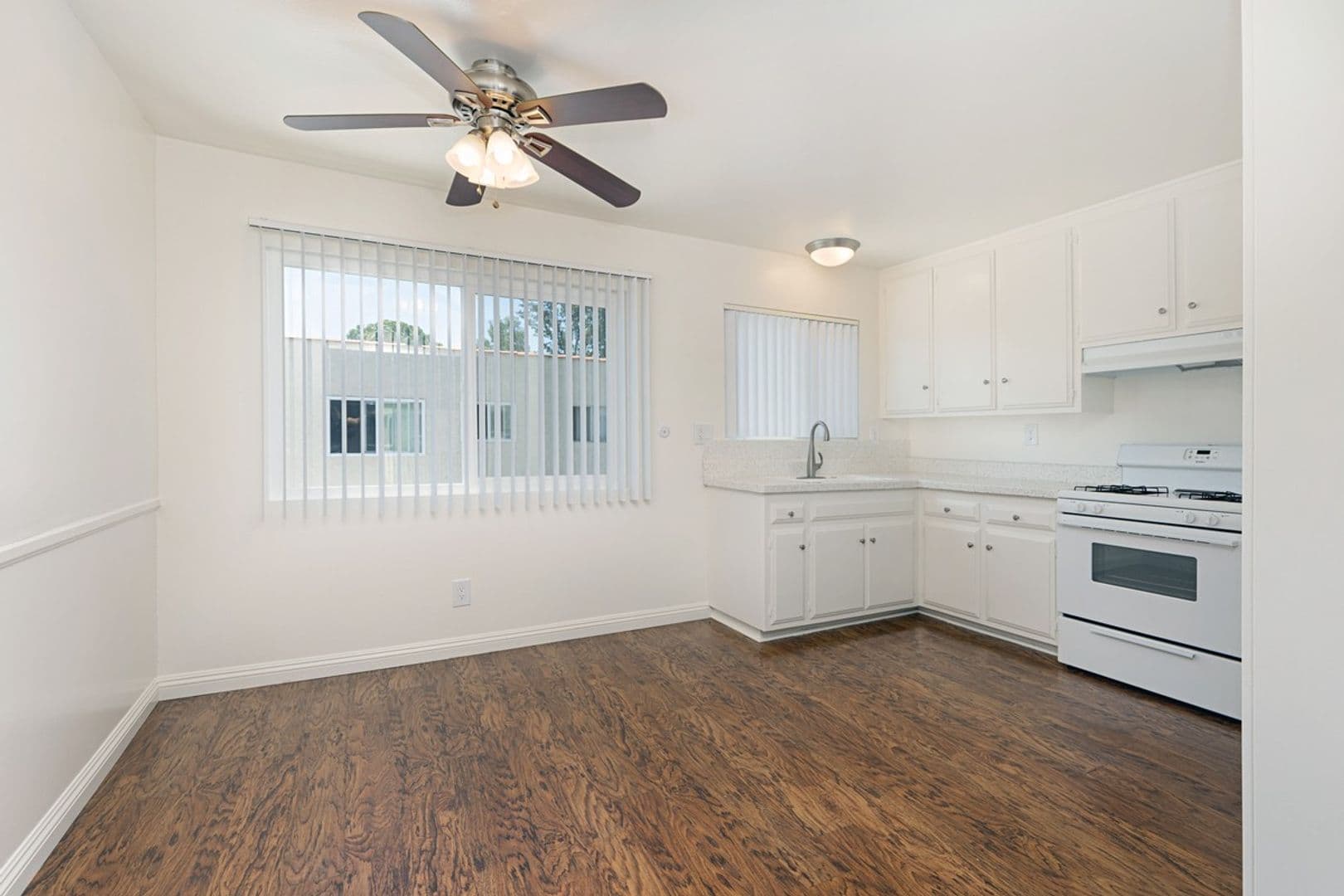 Mission Plaza Apartment Homes 9 of 23