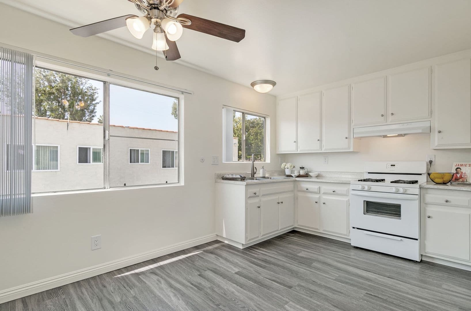 Mission Plaza Apartment Homes 19 of 22