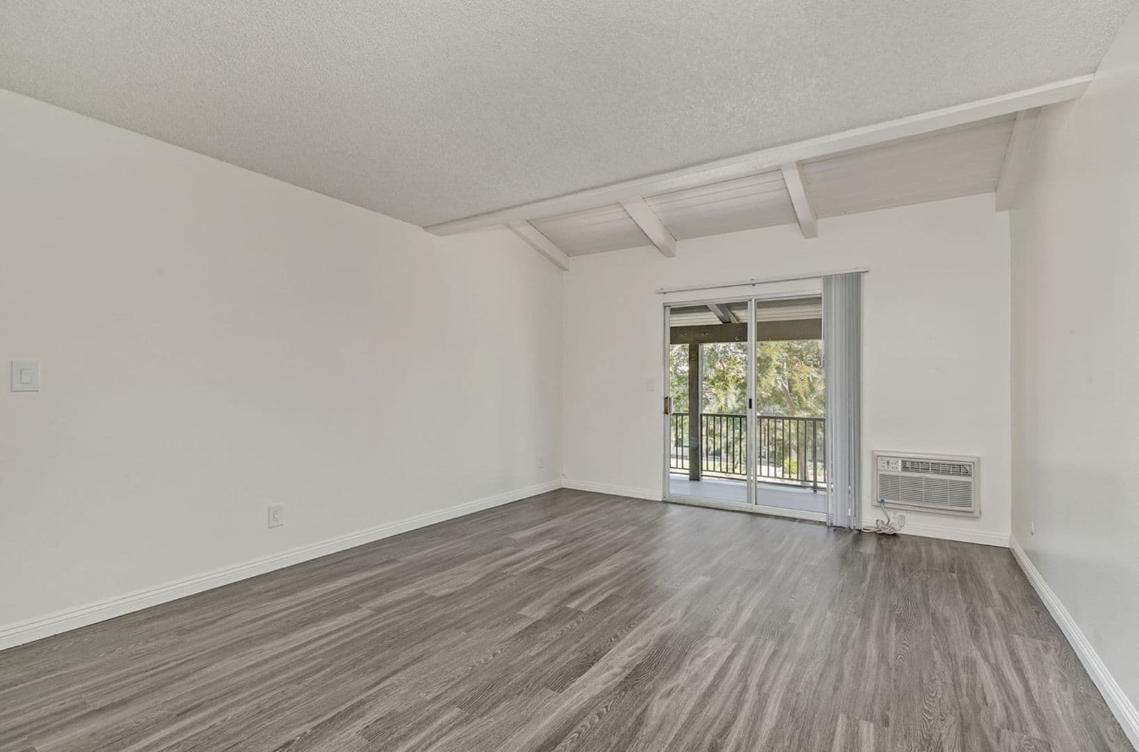 Mission Plaza Apartment Homes 17 of 22