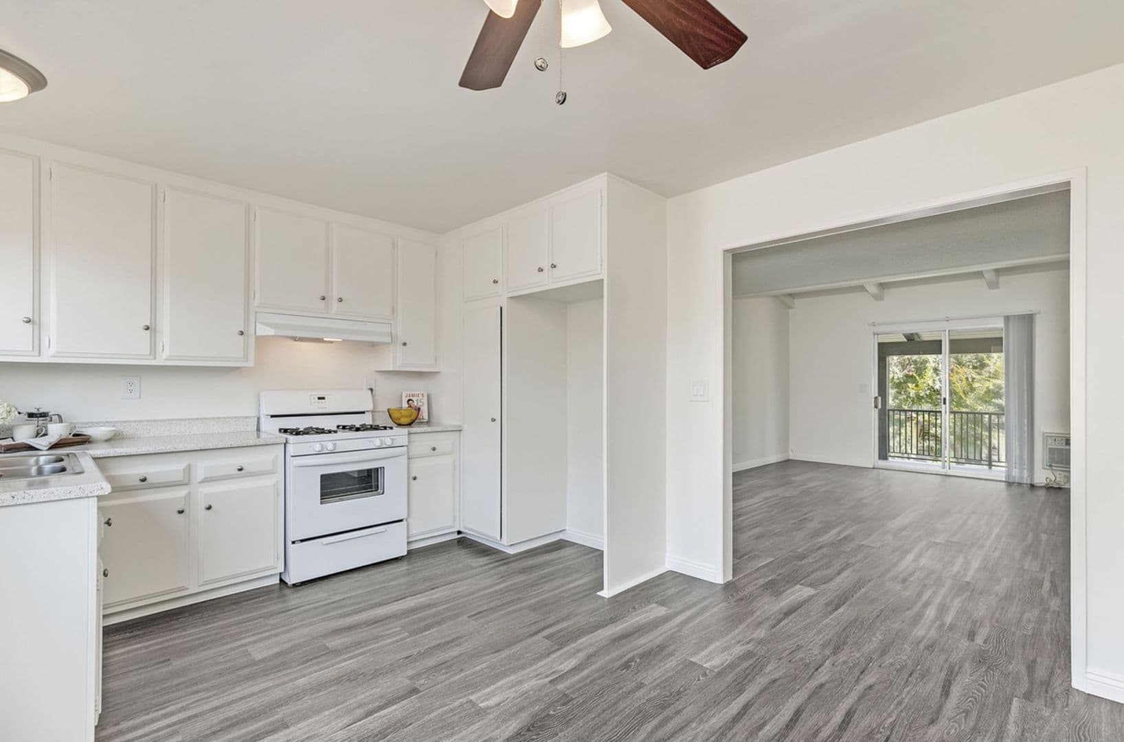 Mission Plaza Apartment Homes 15 of 22