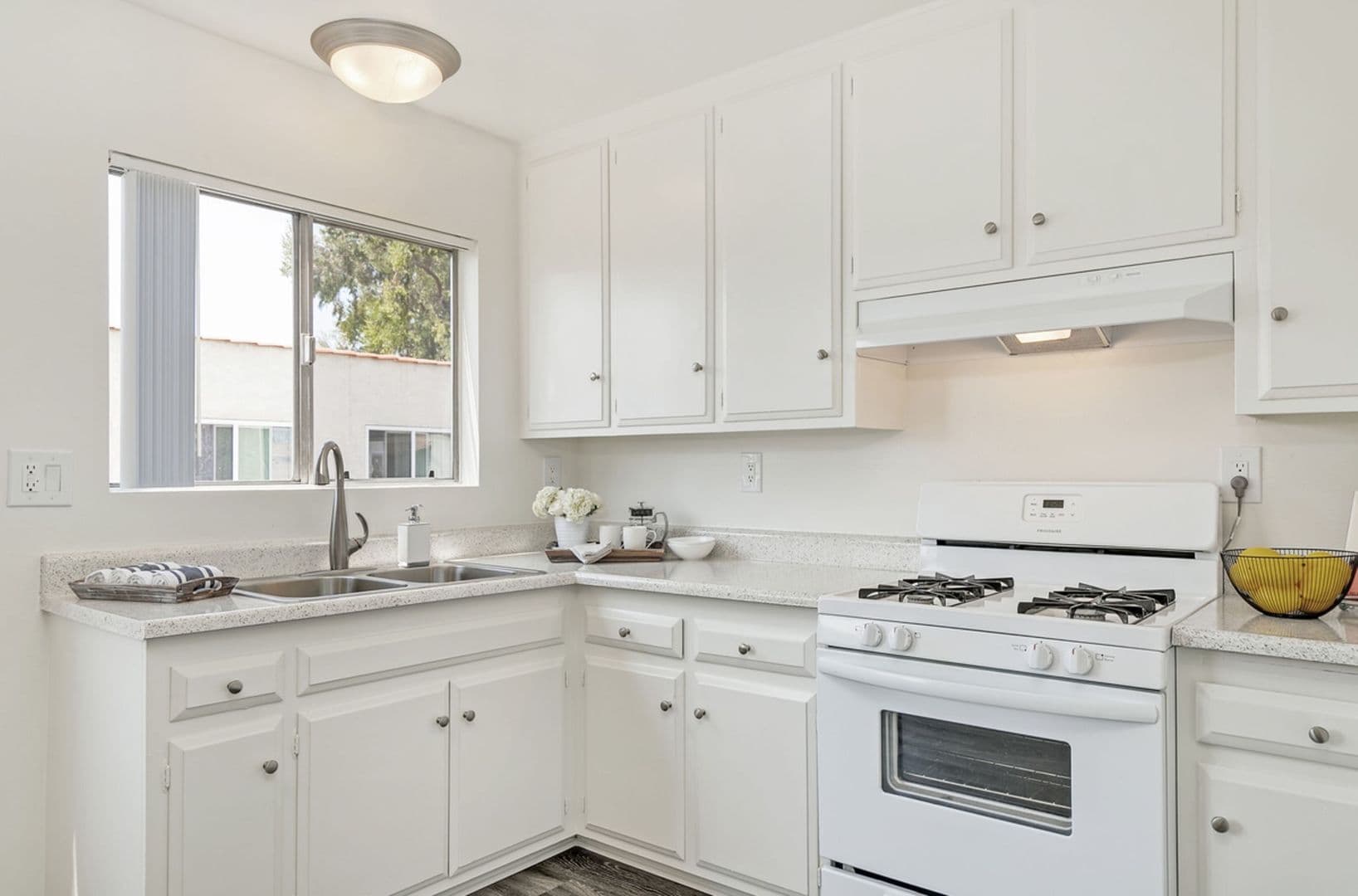 Mission Plaza Apartment Homes 13 of 22
