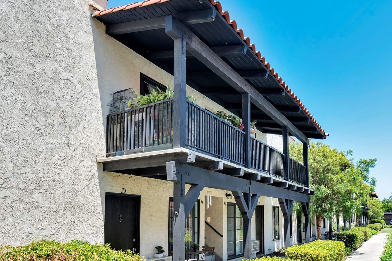 Mission Plaza Apartment Homes 2 of 8