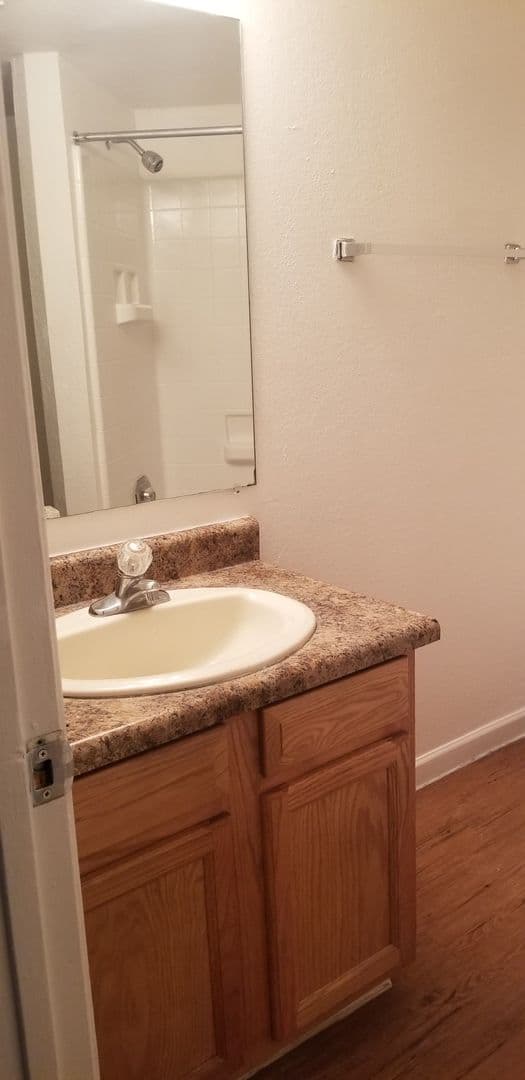 Kelso Vista Apartments 3 of 5