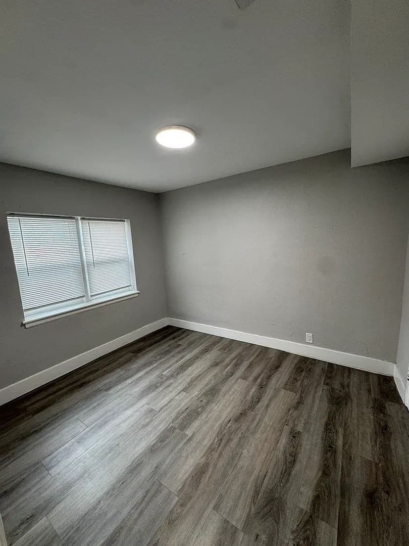 124 North Eddy St 5 of 9