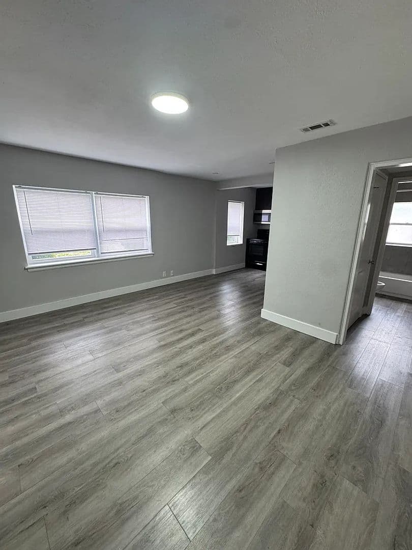 124 North Eddy St 7 of 8