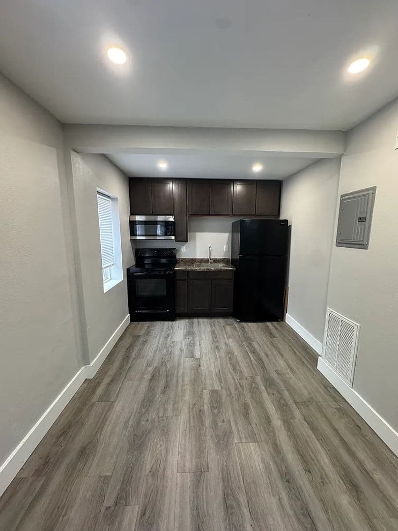 124 North Eddy St 5 of 8