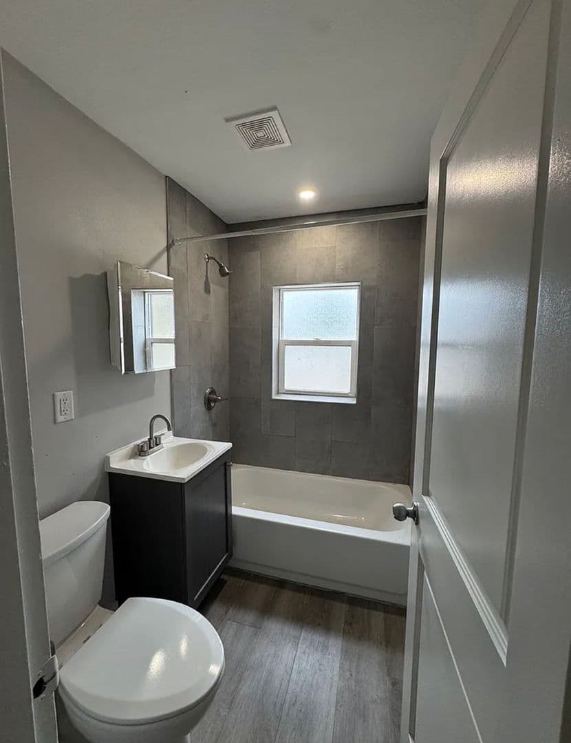 124 North Eddy St 2 of 5