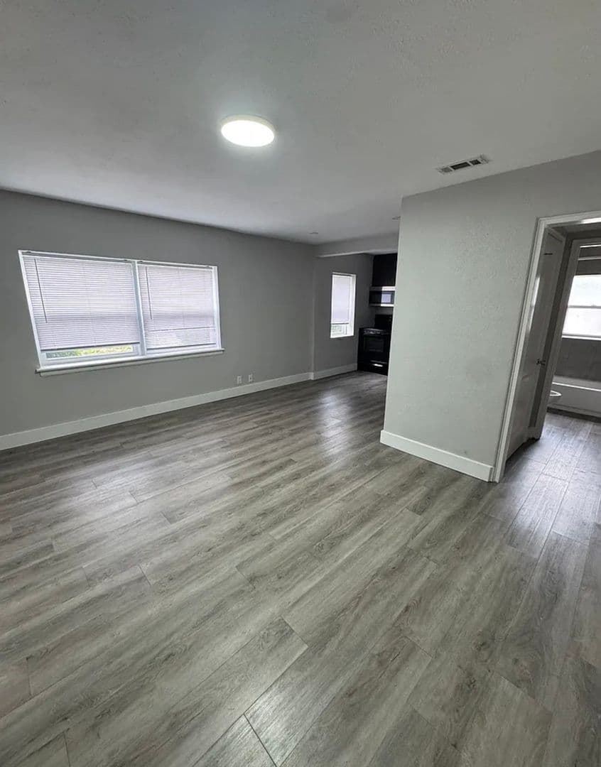 124 North Eddy St 3 of 5