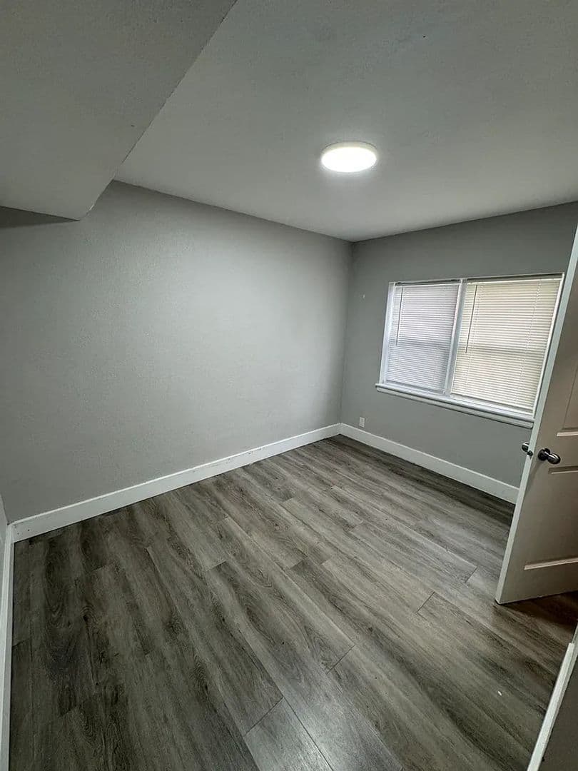124 North Eddy St 2 of 9