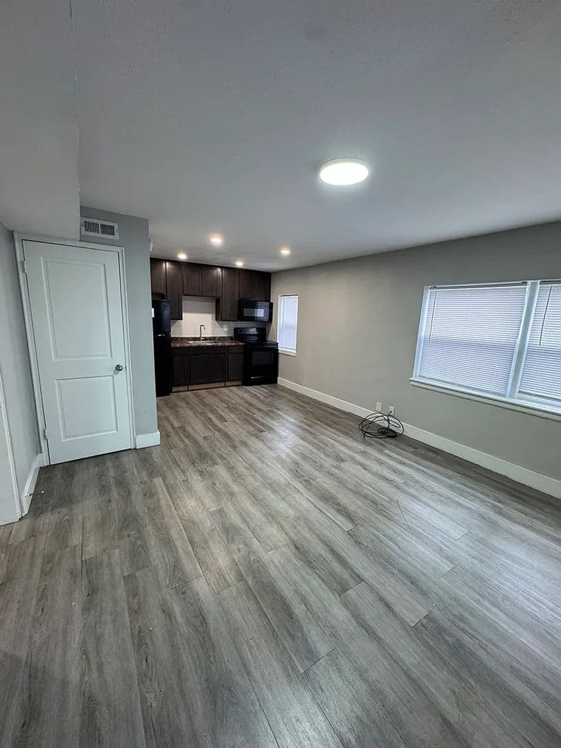124 North Eddy St 6 of 9