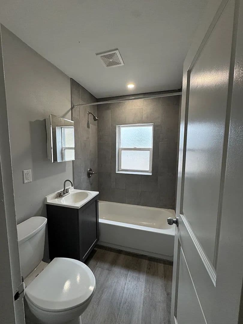 124 North Eddy St 3 of 8