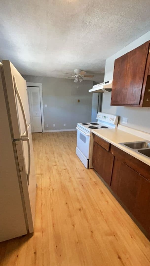 Close to Campus: In-Unit Washer and Dryer 2 of 10