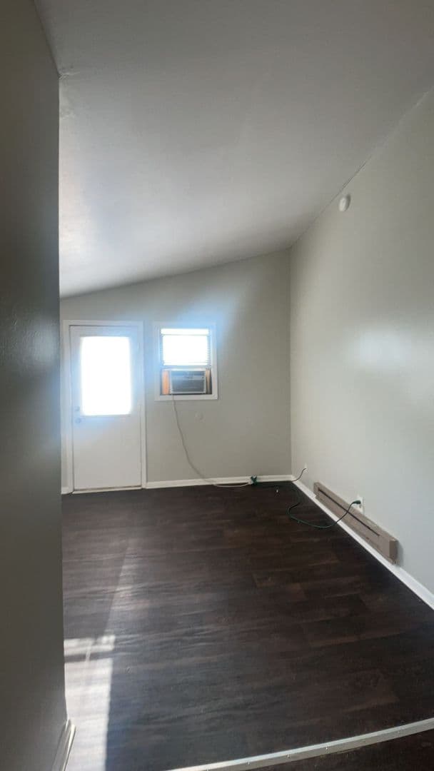 111 1/2 S Dicks St - Your Ball State Home Awaits! Cozy 2-Bedroom Duplex Near Campus 2 of 9