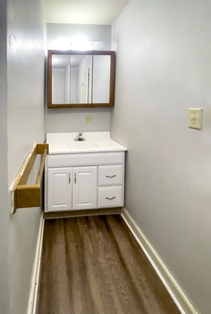 815 &amp; 817 W University Ave (Cardinal Rentals, LLC) 10 of 35