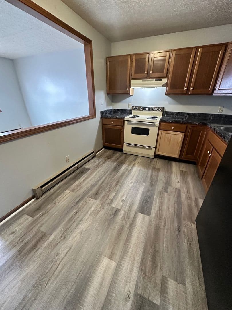 Lynnwood Apartments (DEED Holdings-Woodburn, LLC) 1 of 13
