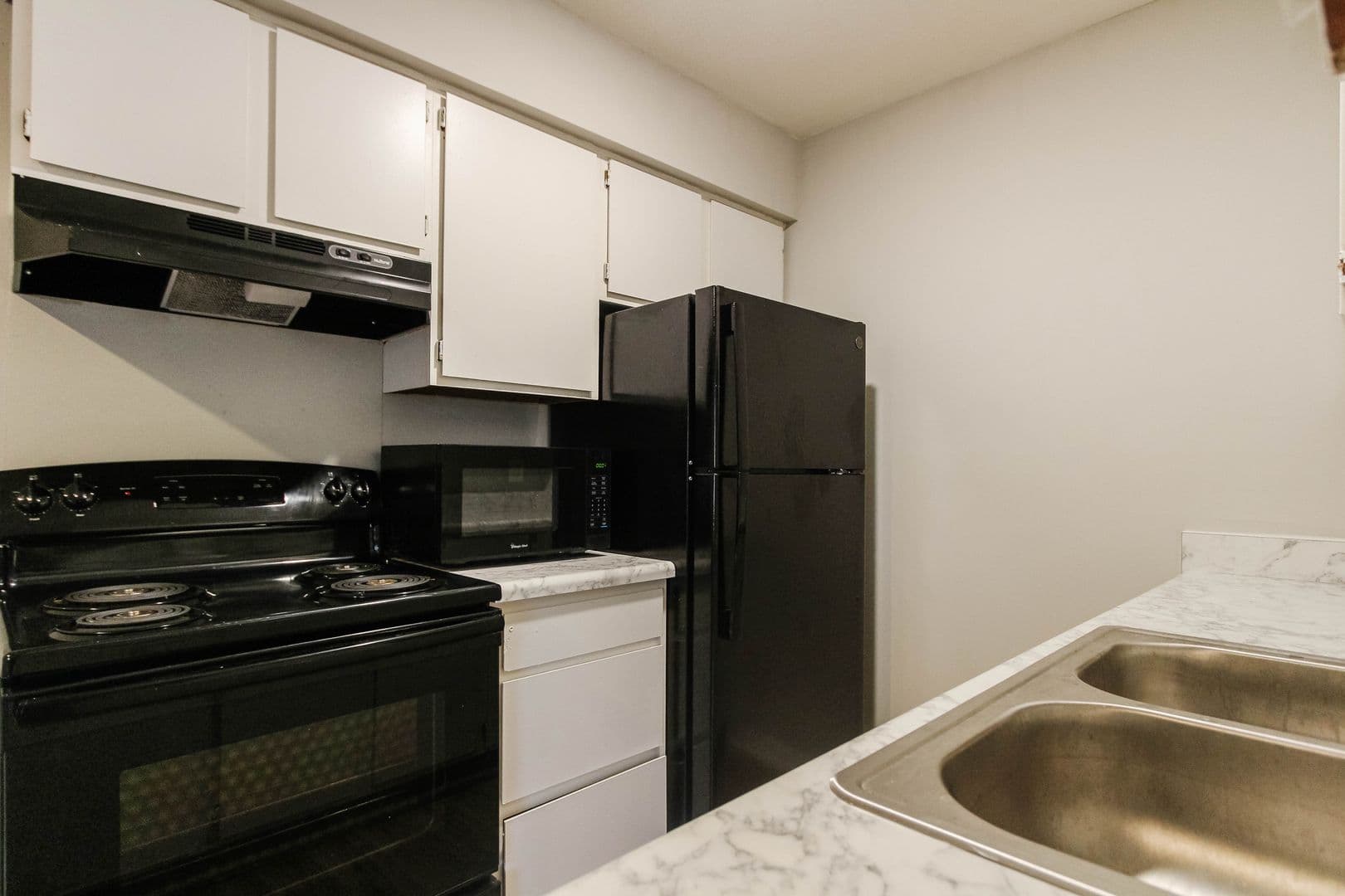Fully Renovated 2 Bedroom Apartments! Pet Friendly! On-Site Laundry 4 of 8
