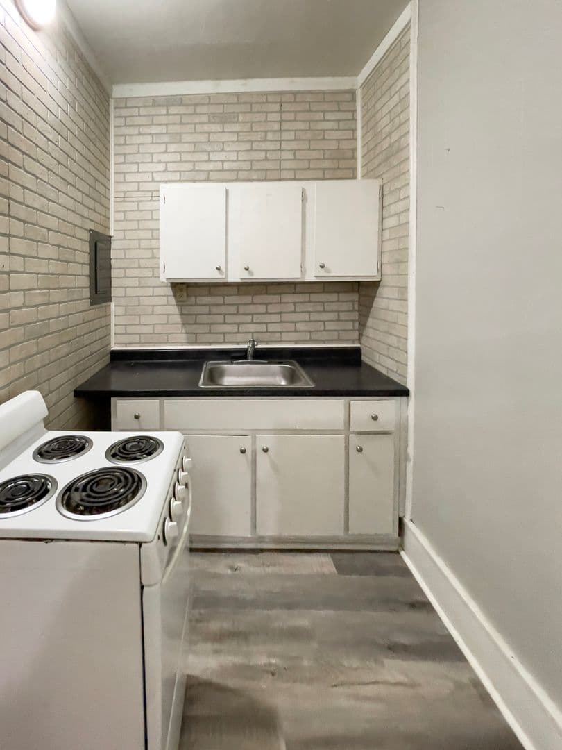 216 N McKinley Ave (88 Degree, LLC) 2 of 15