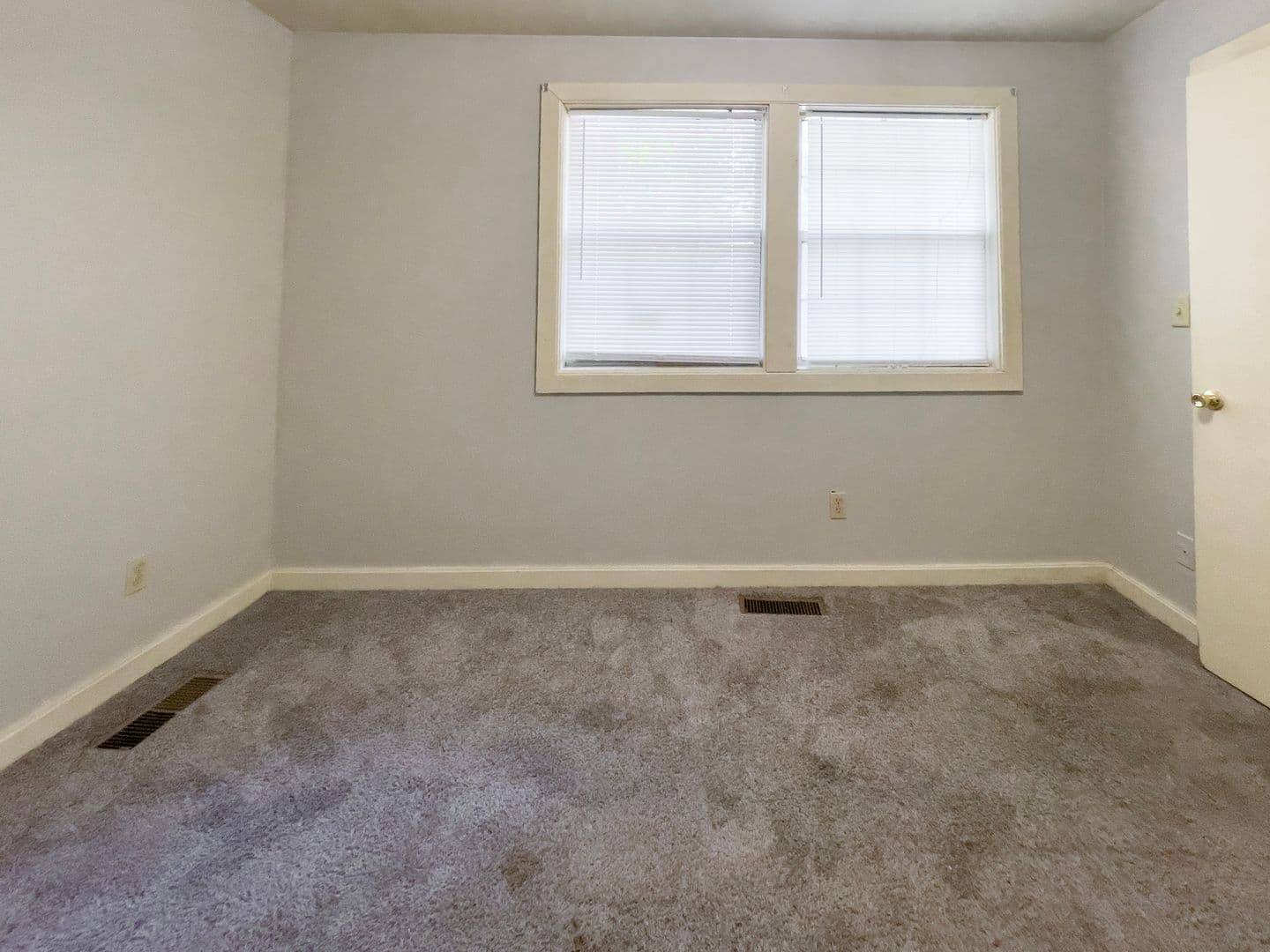815 &amp; 817 W University Ave (Cardinal Rentals, LLC) 6 of 35