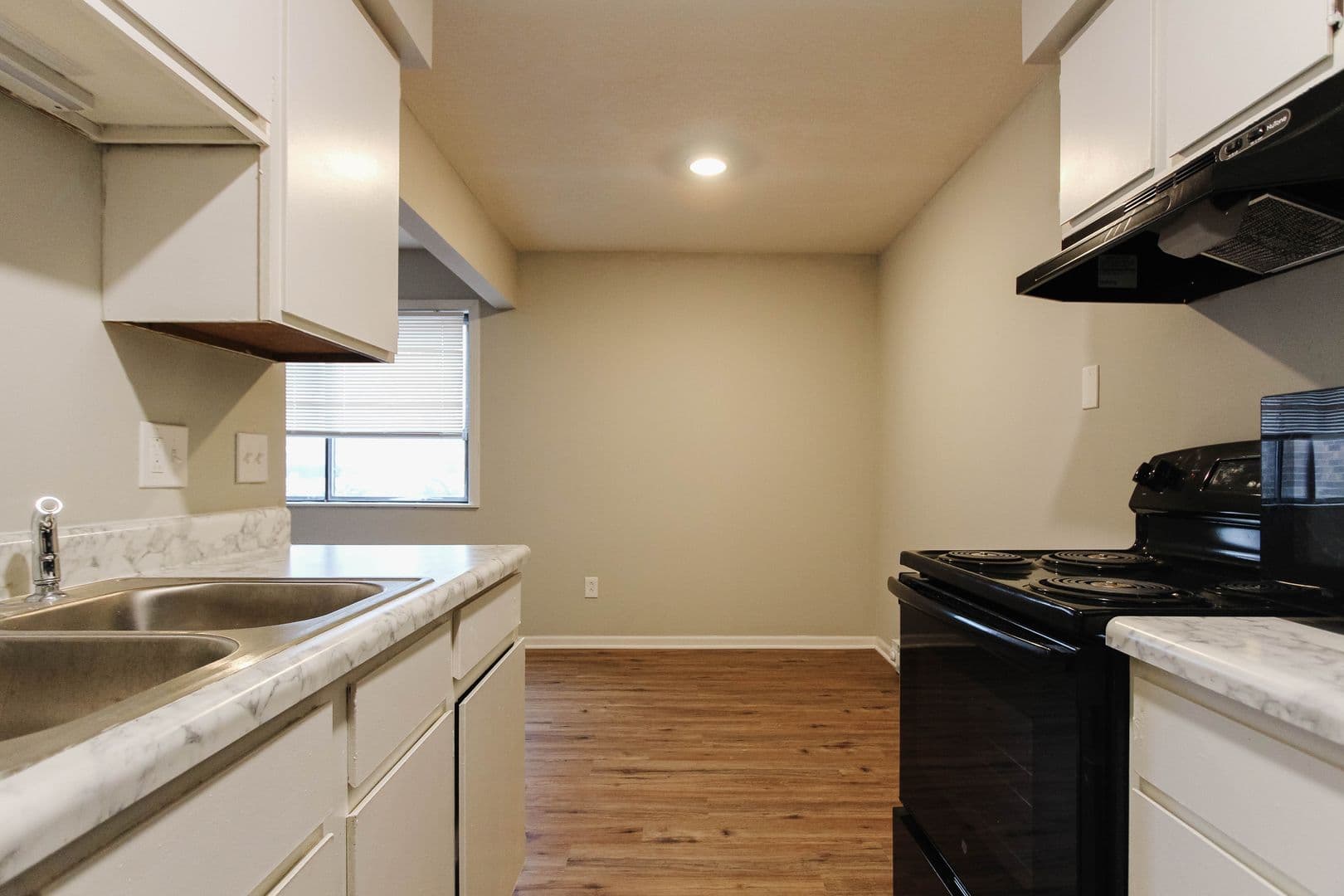 Fully Renovated 2 Bedroom Apartments! Pet Friendly! On-Site Laundry 2 of 8