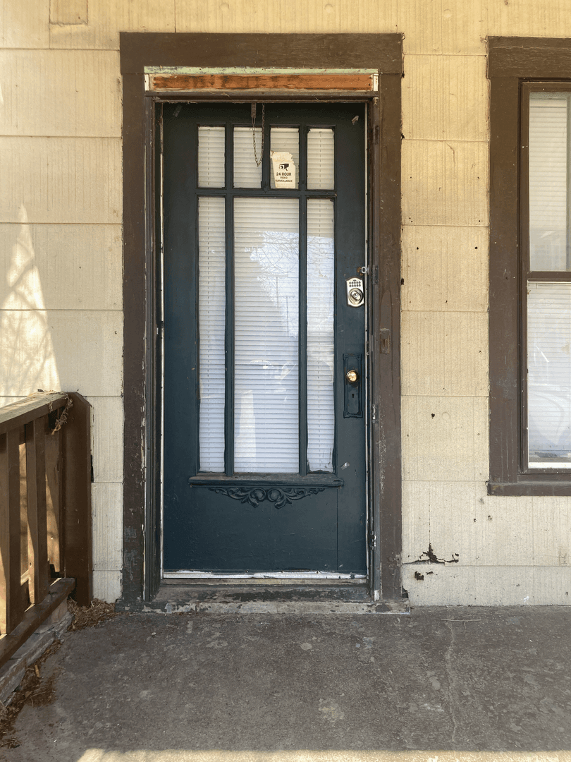 For Rent: 3 Bedroom 1 Bathroom Spacious Apartment Downtown! 17 of 17