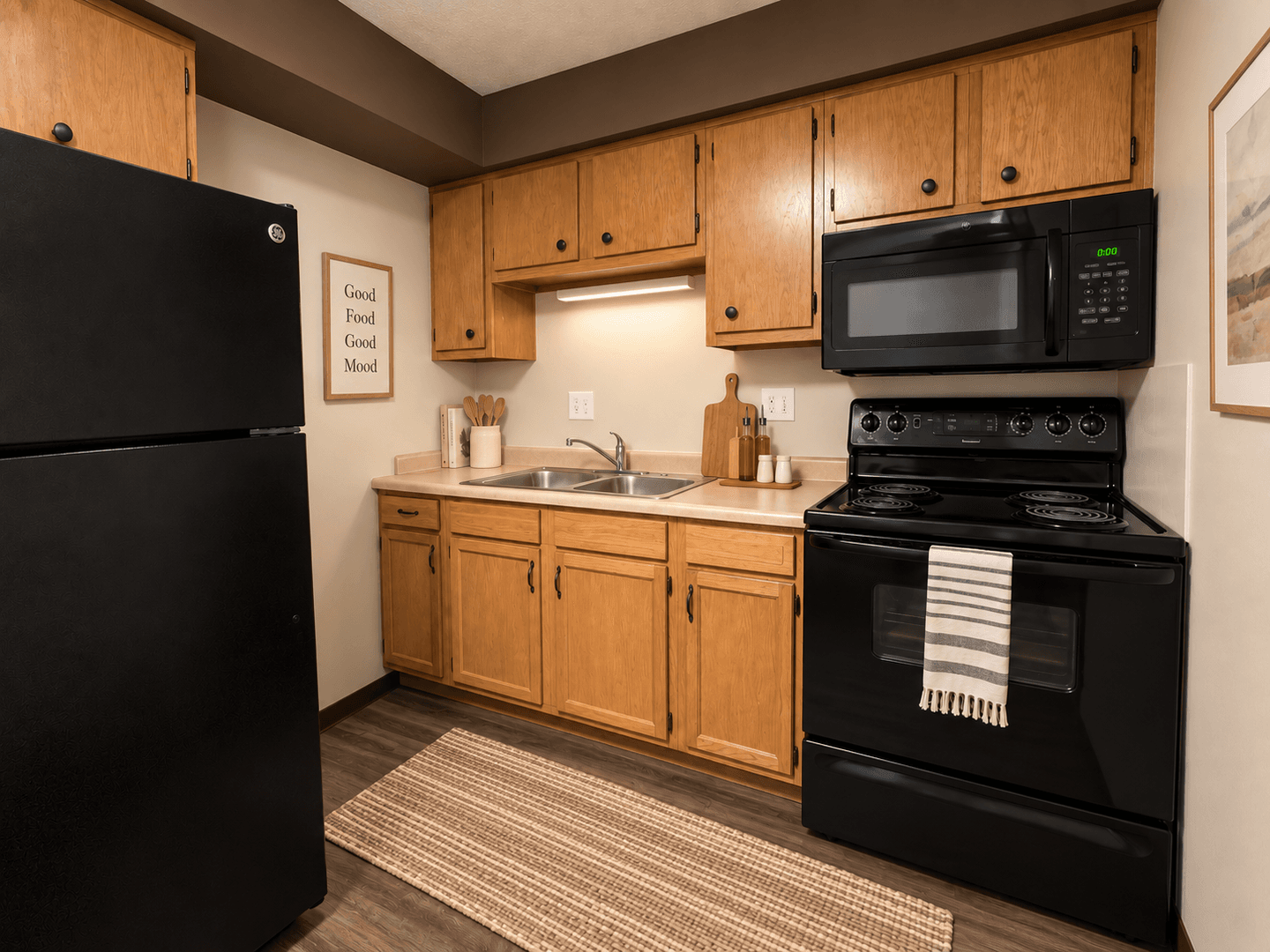 East Memorial Apts - 2 Bedroom 1.5 Bathroom Townhomes with Washer & Dryer in Unit on the Cardinal Greenway! 2 of 7