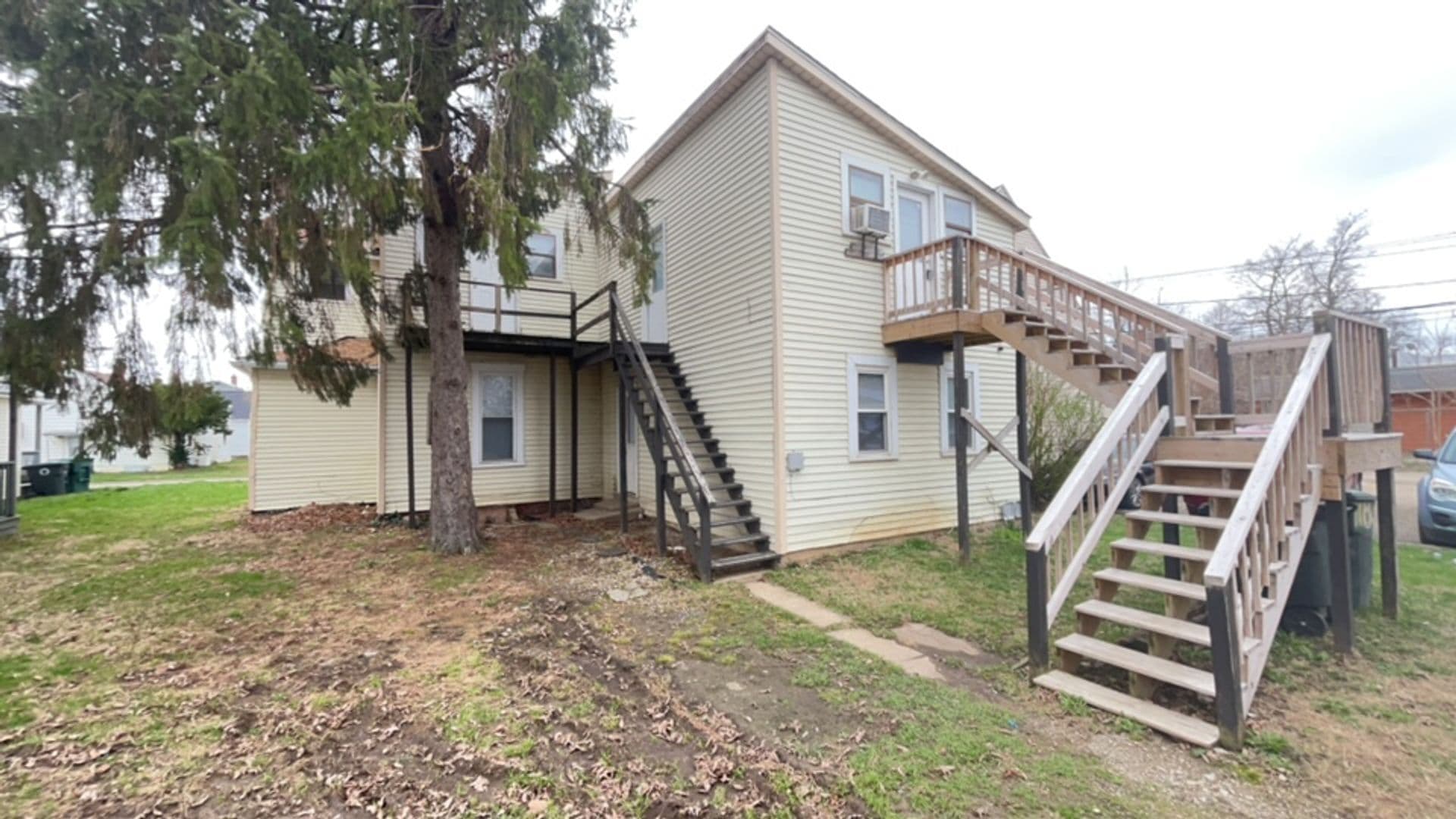 111 1/2 S Dicks St - Your Ball State Home Awaits! Cozy 2-Bedroom Duplex Near Campus 7 of 9