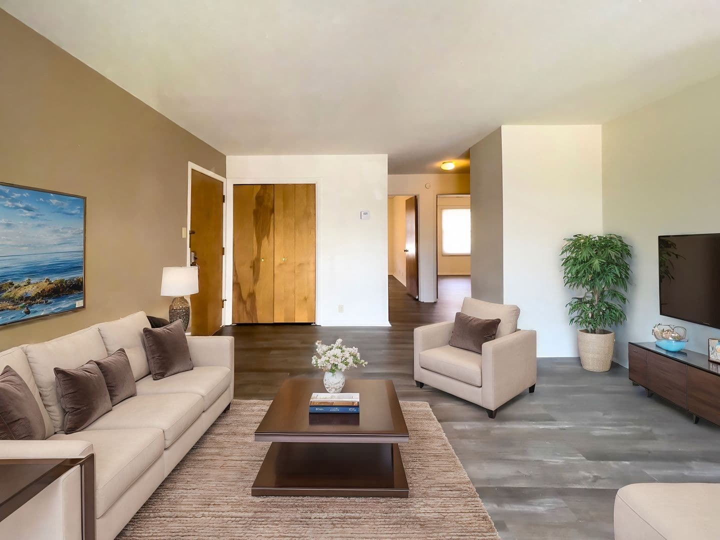 Spacious Ground Floor 2 Bed with Screened Porch! 31 of 38