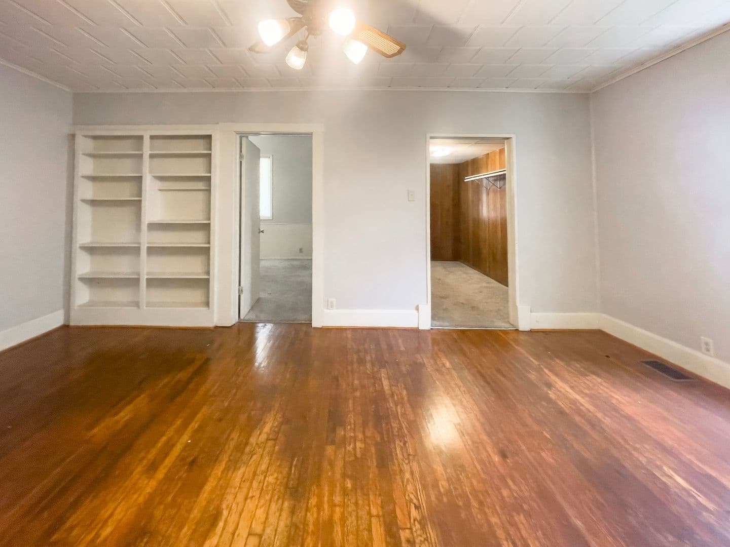 815 &amp; 817 W University Ave (Cardinal Rentals, LLC) 5 of 35