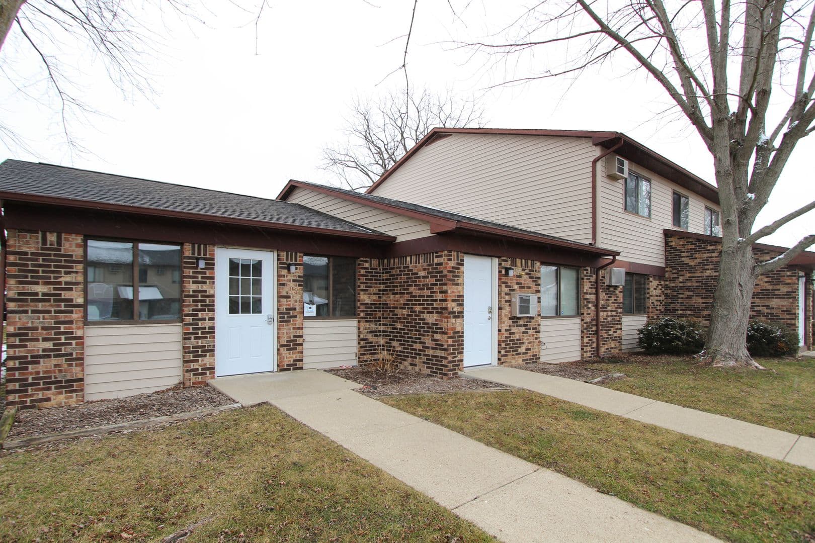 Fully Renovated 2 Bedroom Apartments! Pet Friendly! On-Site Laundry! 17 of 17