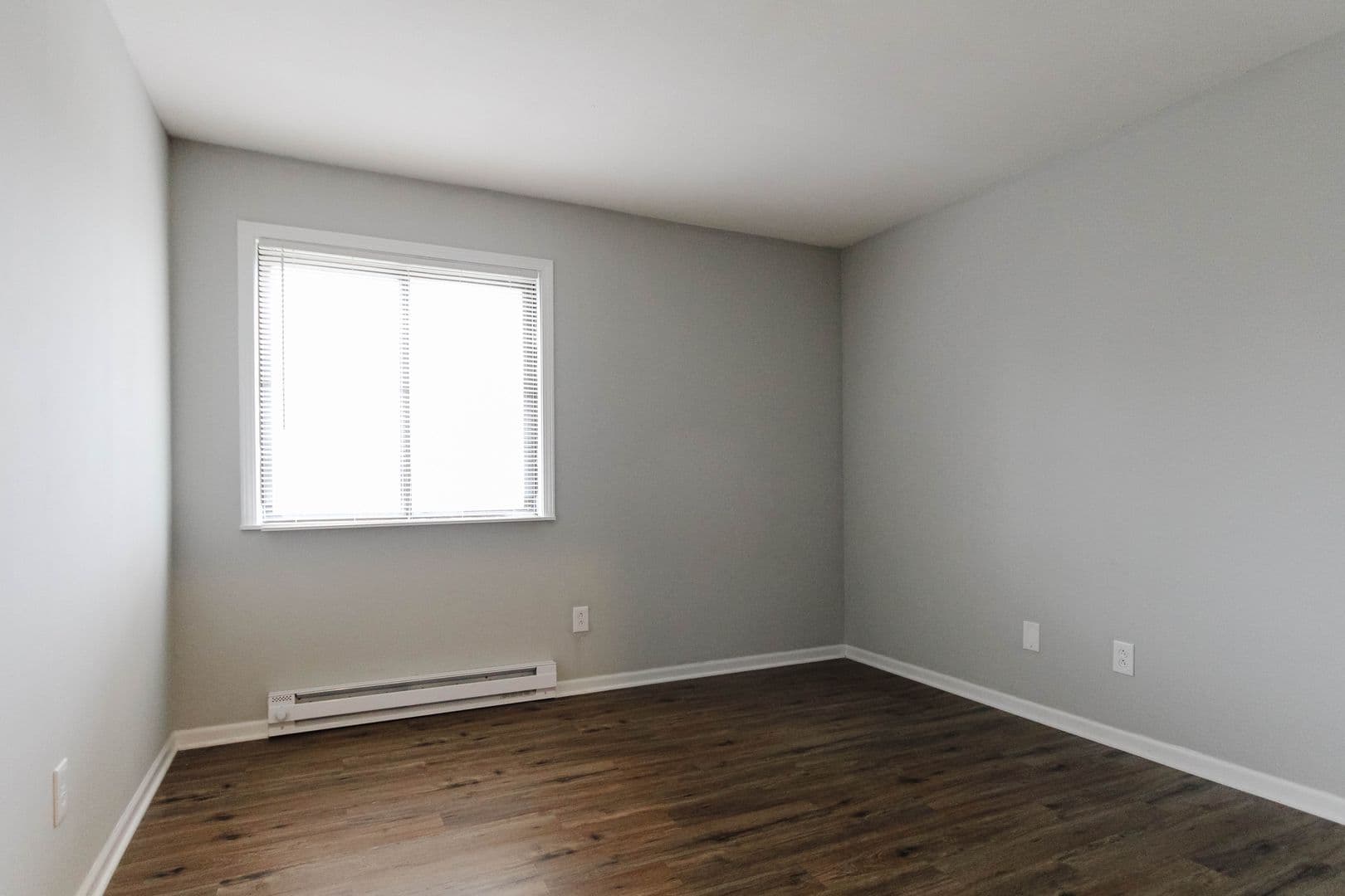 Fully Renovated 2 Bedroom Apartments! Pet Friendly! On-Site Laundry! 9 of 17