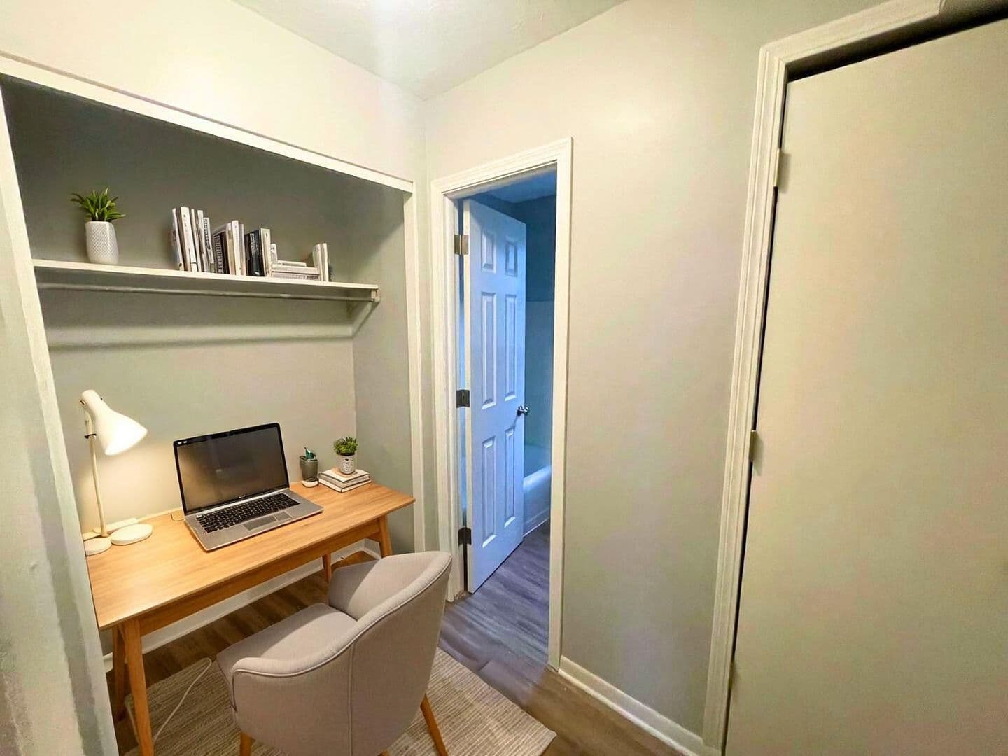 Immediate Move-In! Spacious 2-Bedroom Apartments Near Downtown 26 of 32