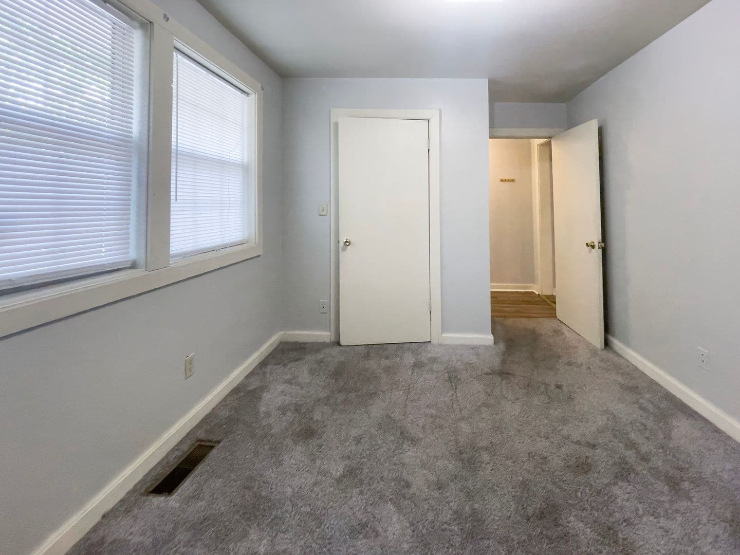 815 &amp; 817 W University Ave (Cardinal Rentals, LLC) 7 of 35
