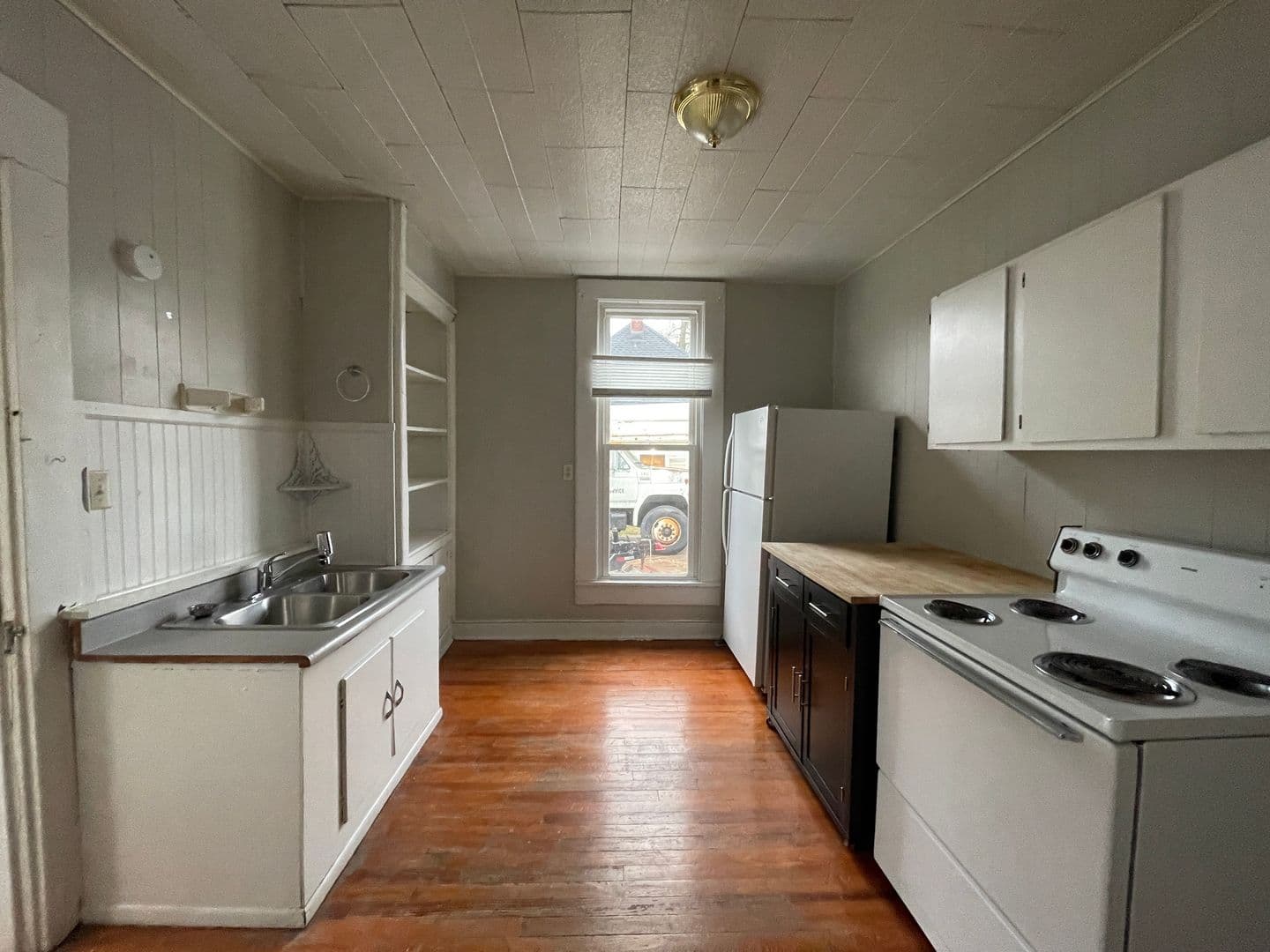 1602 W Main St (Whim &amp; Proper, LLC) 2 of 21