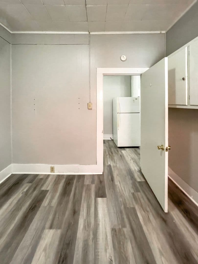 216 N McKinley Ave (88 Degree, LLC) 11 of 15