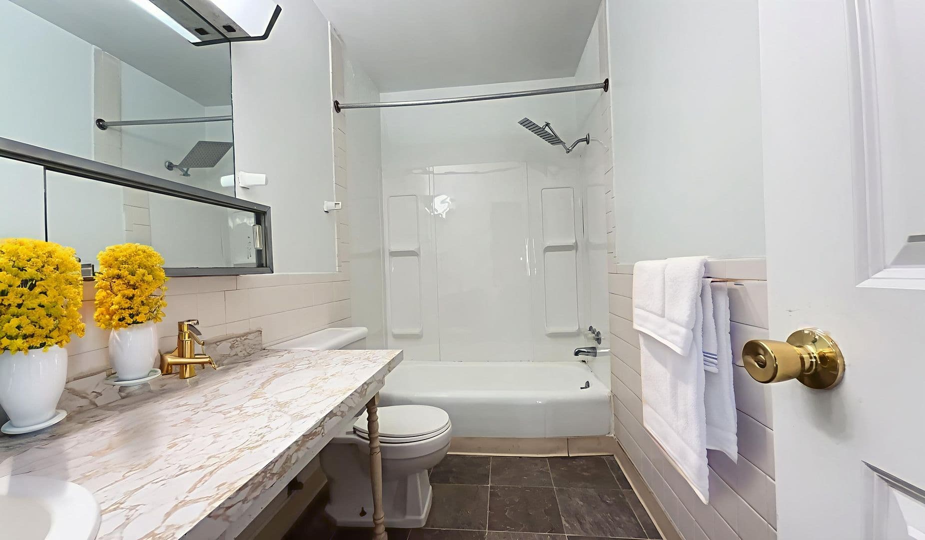 Immediate Move-In! Spacious 2-Bedroom Apartments Near Downtown 5 of 32