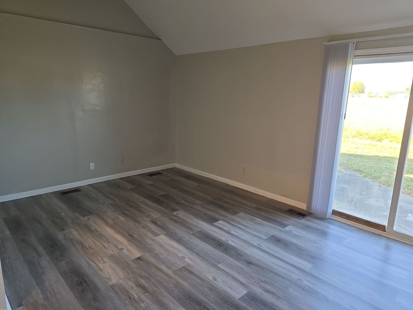 Lynnwood Apartments (DEED Holdings-Woodburn, LLC) 4 of 24