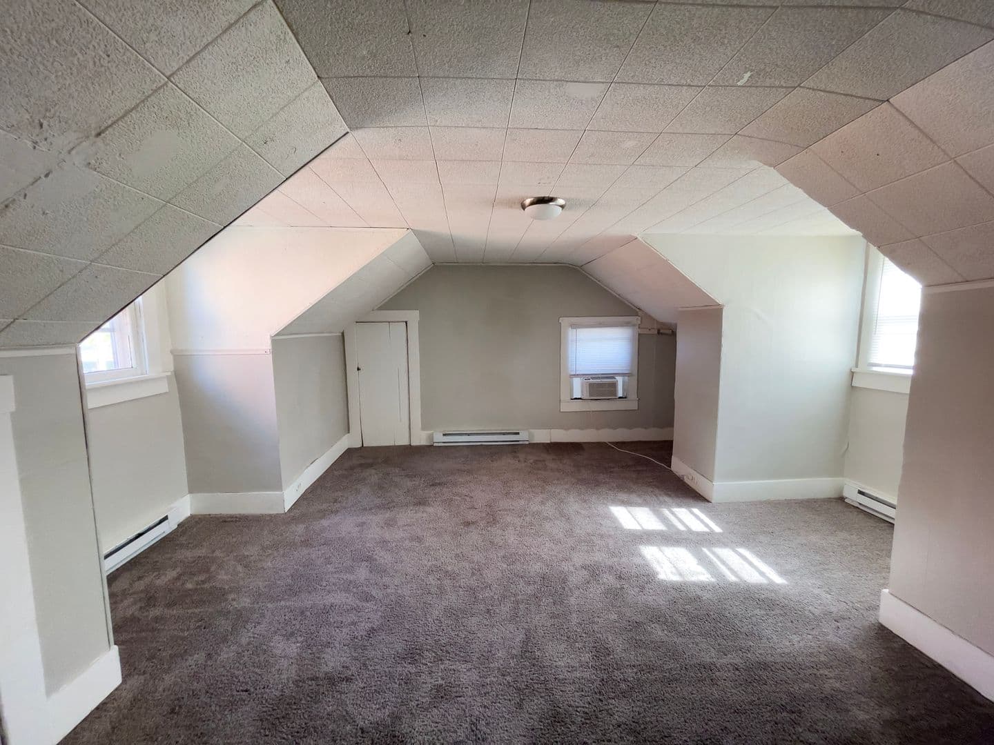 216 N McKinley Ave (88 Degree, LLC) 4 of 17