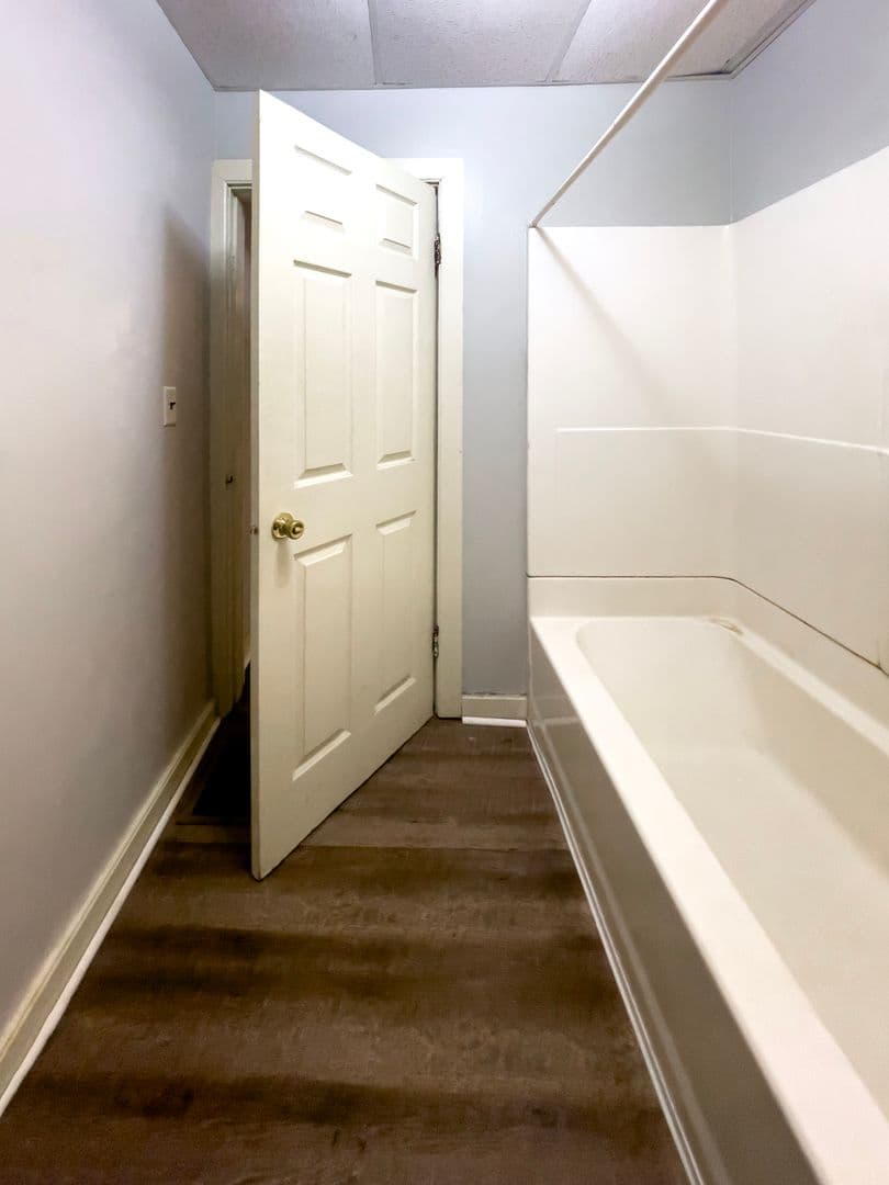 815 &amp; 817 W University Ave (Cardinal Rentals, LLC) 24 of 35