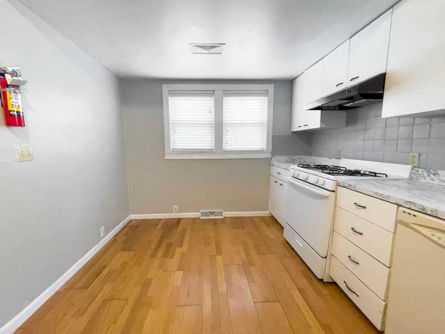1408 N Mann Ave (88 Degree, LLC) 6 of 33
