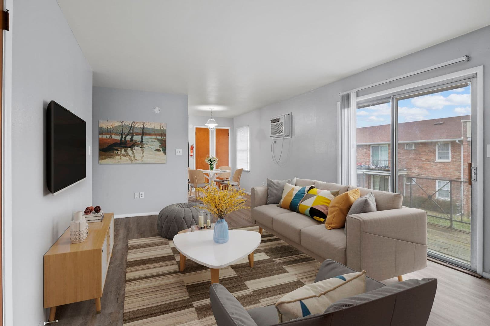 Lexington Arms Apartments - Fresh Updates, Everyday Comfort 11 of 18