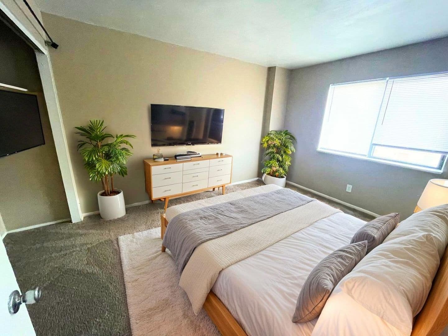 Immediate Move-In! Spacious 2-Bedroom Apartments Near Downtown 30 of 32