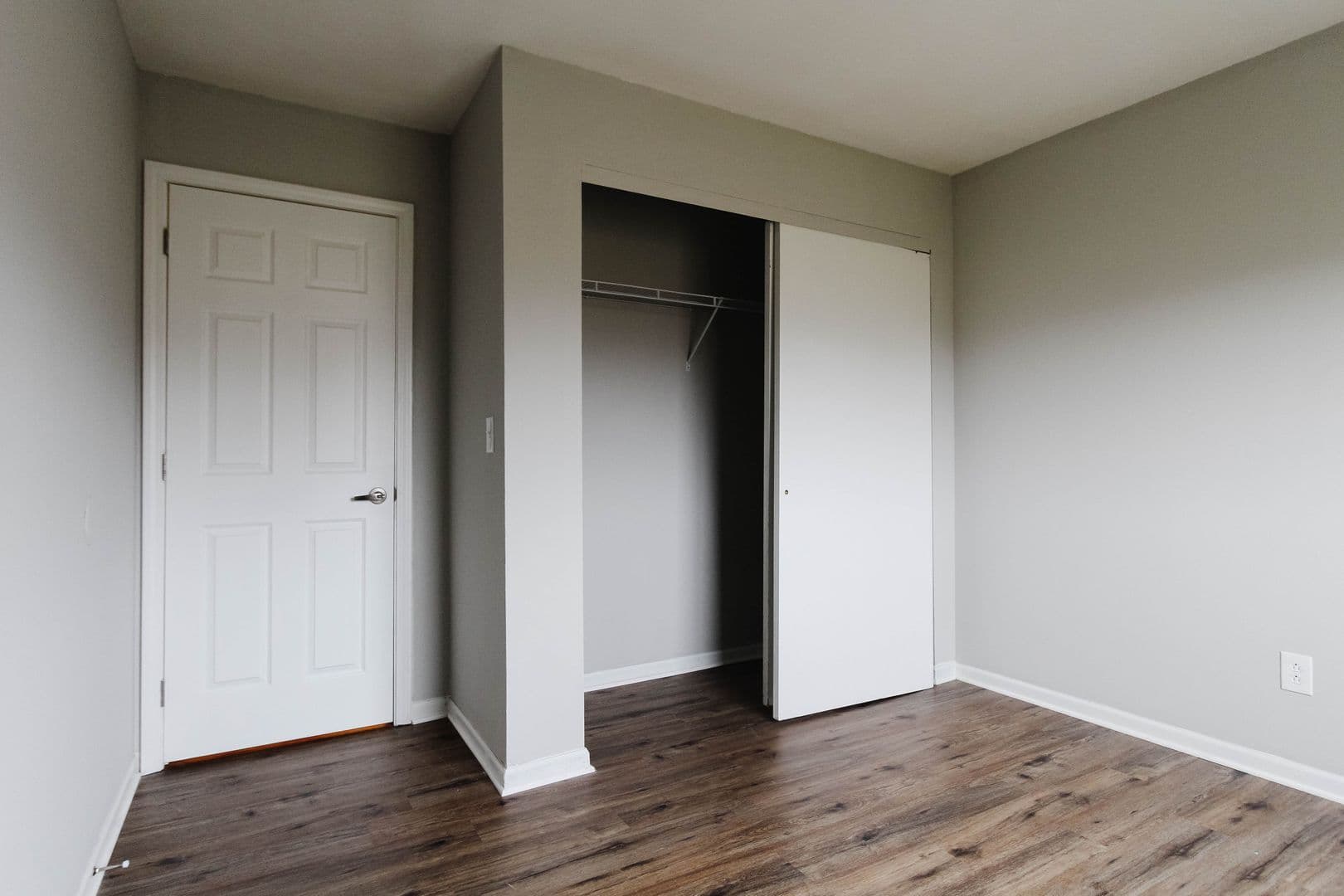Fully Renovated 2 Bedroom Apartments! Pet Friendly! On-Site Laundry! 12 of 17