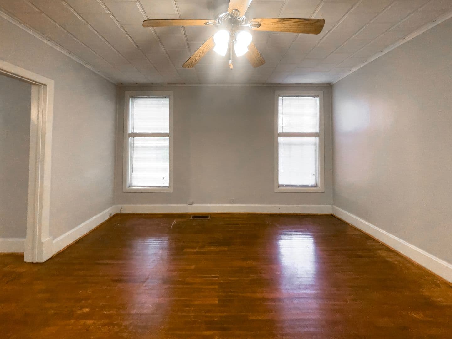 815 &amp; 817 W University Ave (Cardinal Rentals, LLC) 30 of 35