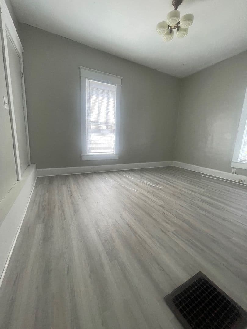 2105 W Jackson St (Cardinal Rentals, LLC) 6 of 11