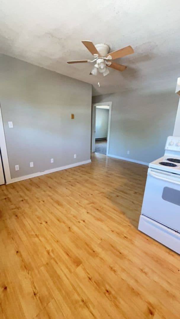 Close to Campus: In-Unit Washer and Dryer 3 of 10