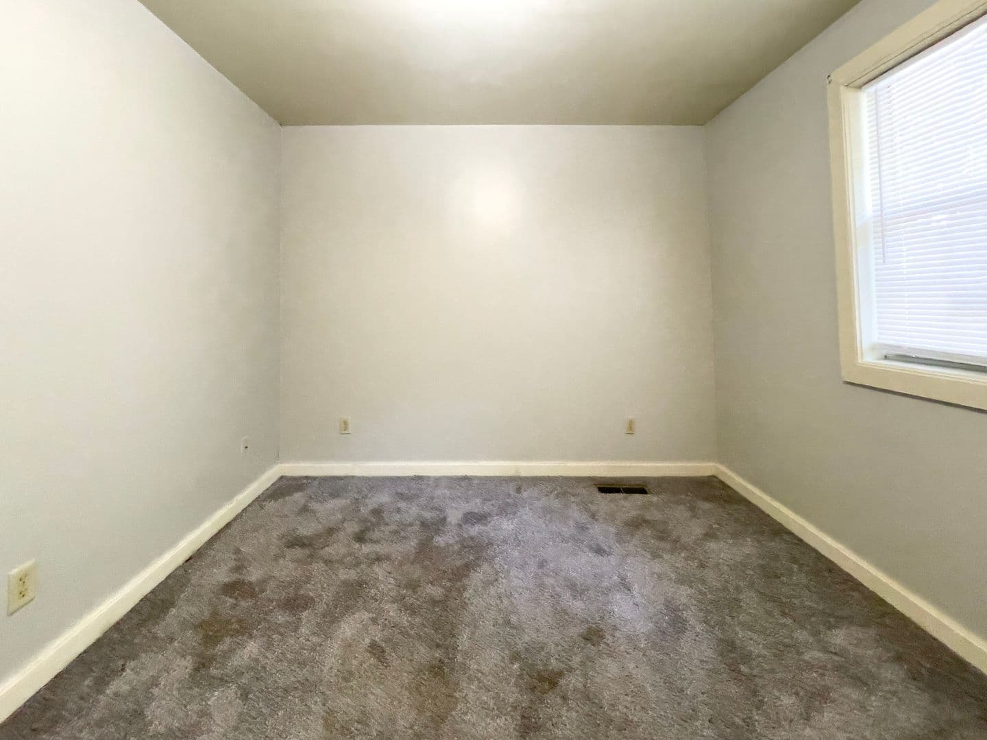815 &amp; 817 W University Ave (Cardinal Rentals, LLC) 9 of 35