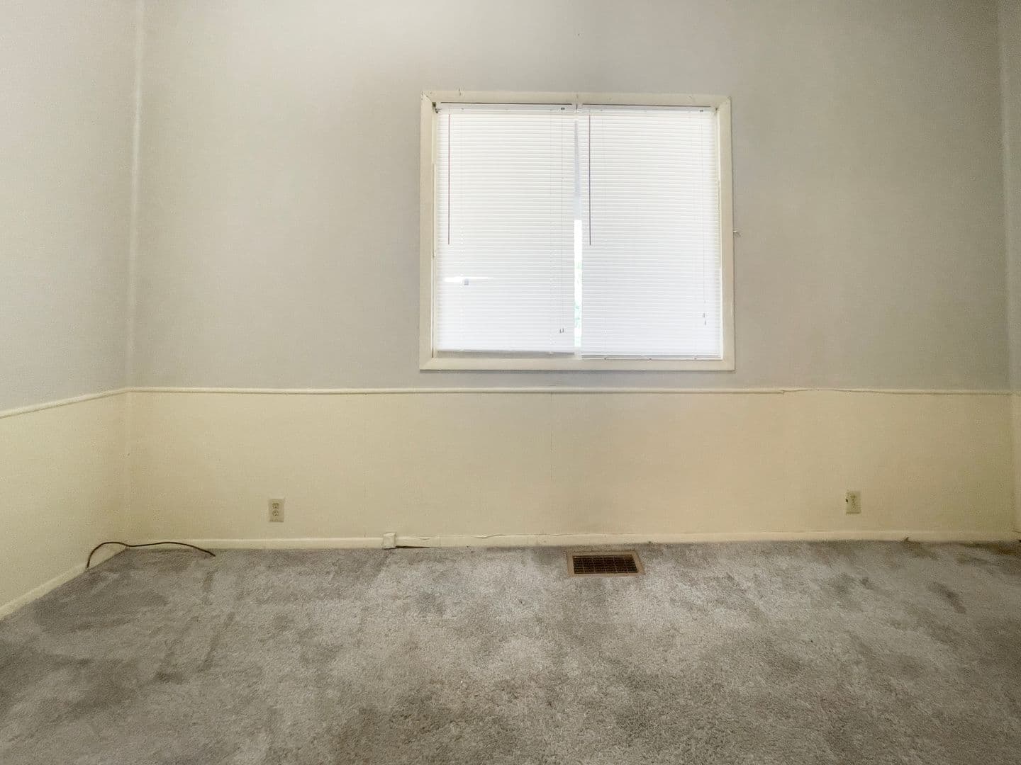 815 &amp; 817 W University Ave (Cardinal Rentals, LLC) 12 of 35
