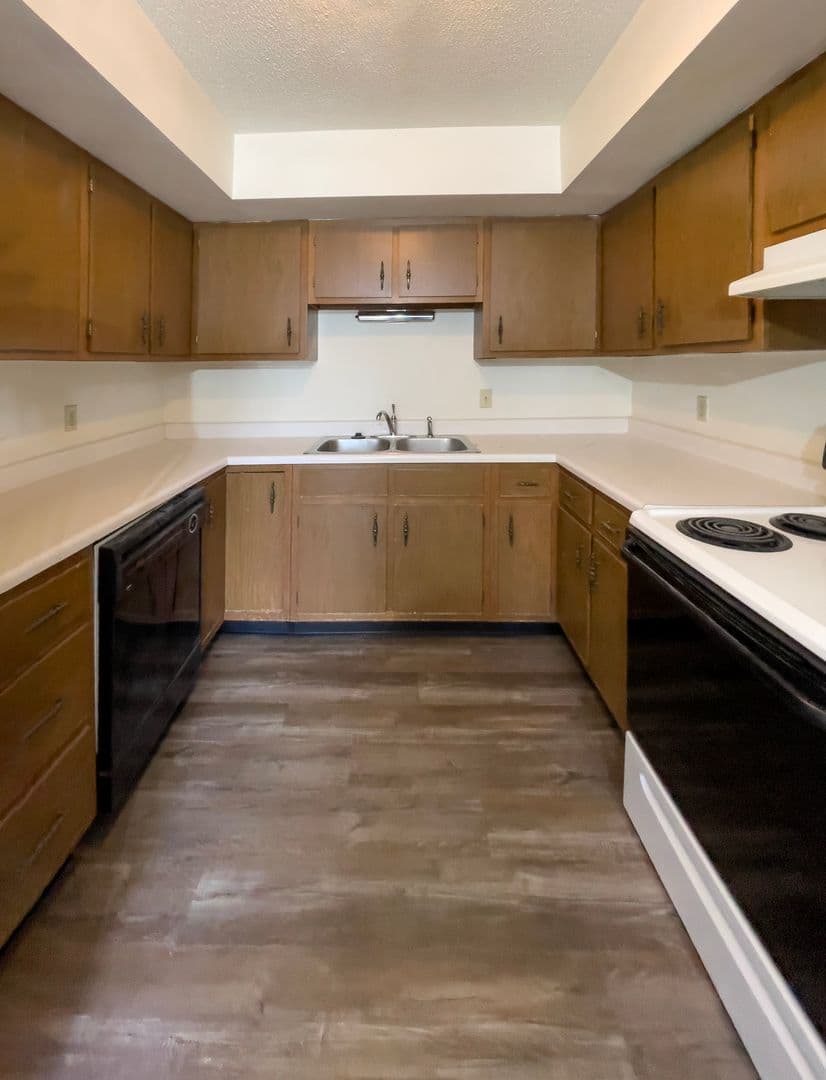 Spacious Ground Floor 2 Bed with Screened Porch! 34 of 38