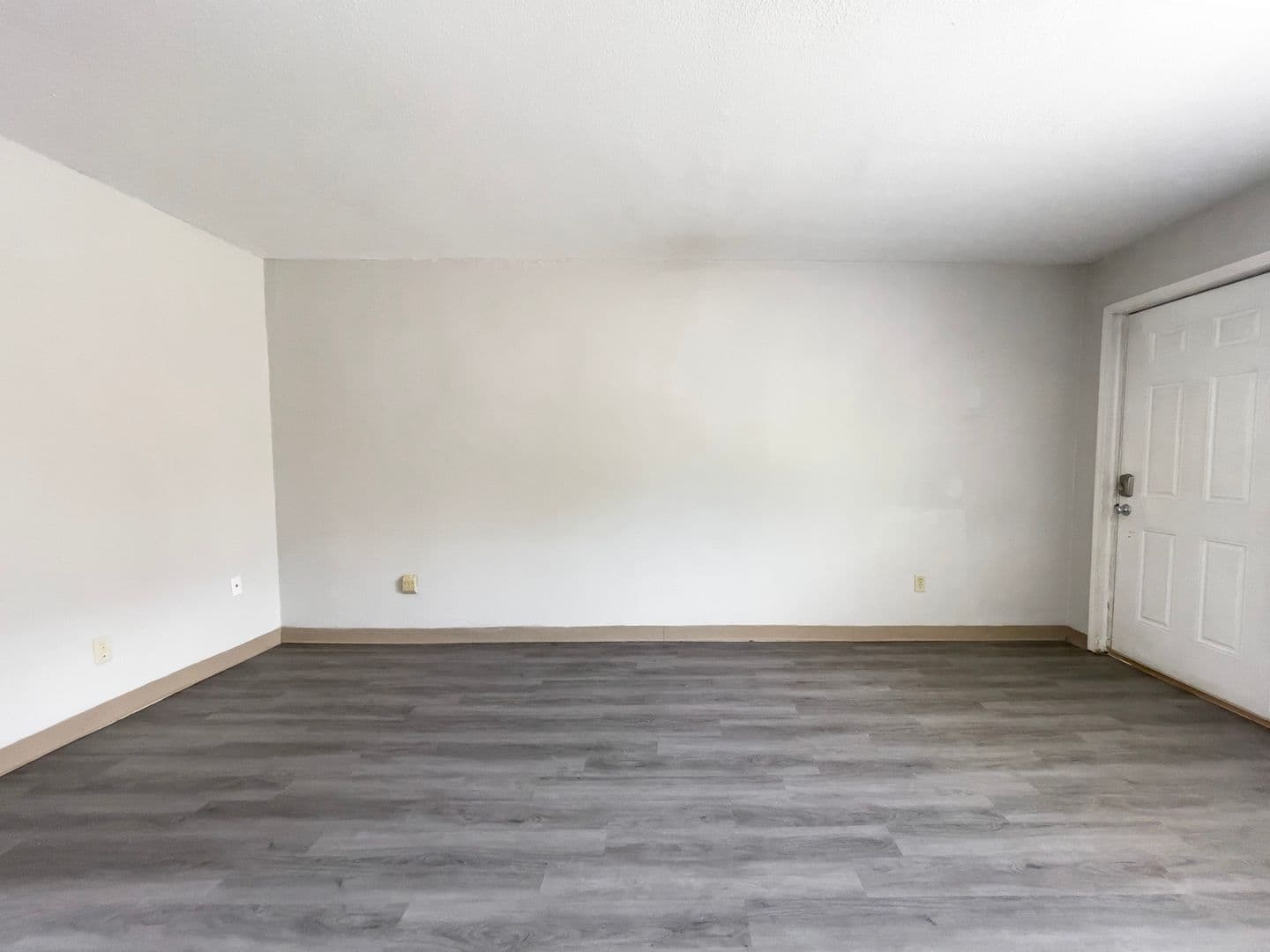 District on Gilbert, close to Campus, updated flooring. 7 of 13