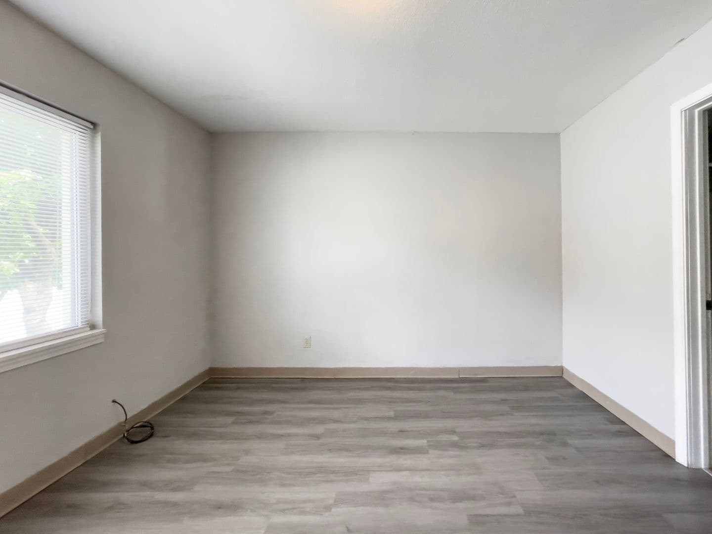 District on Gilbert, close to Campus, updated flooring. 9 of 13